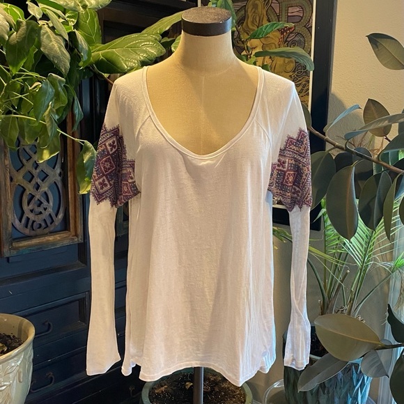 Chaser Tops - Chaser Boho Tribal textured sleeve T-shirt
